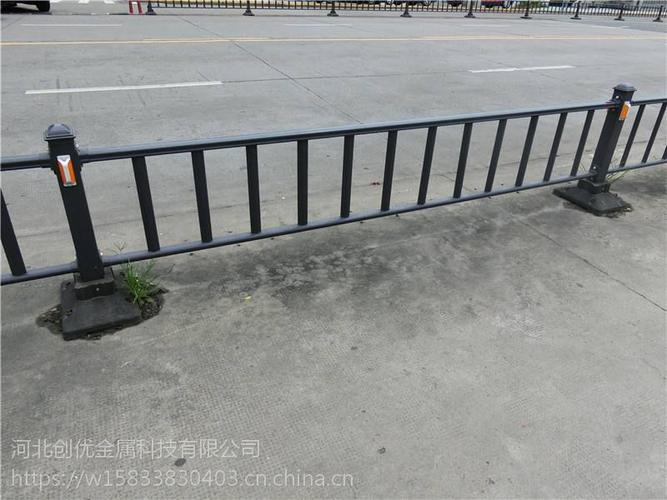 人行道与机动车道隔离栏 安全、耐用与定制化的完美结合