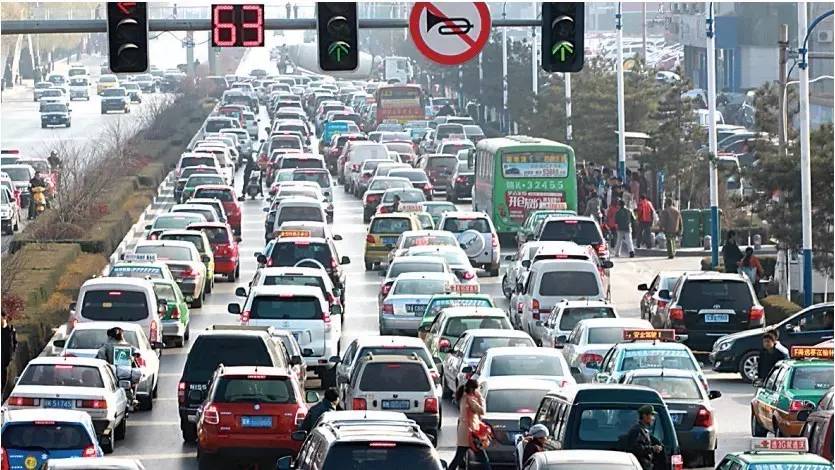 榆林交通迎来新变革 三条主要道路不再堵车？严管街举措揭秘