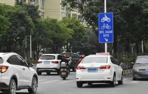 摩托车可以走非机动车道吗?摩托车是不是必须走机动车道